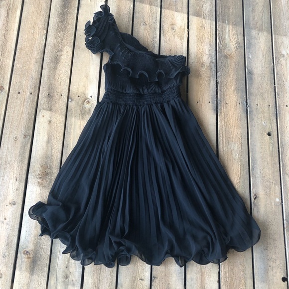 Double Zero Dresses & Skirts - Pleated One Shoulder Ruffle Hem Black Dress size Medium NWOT